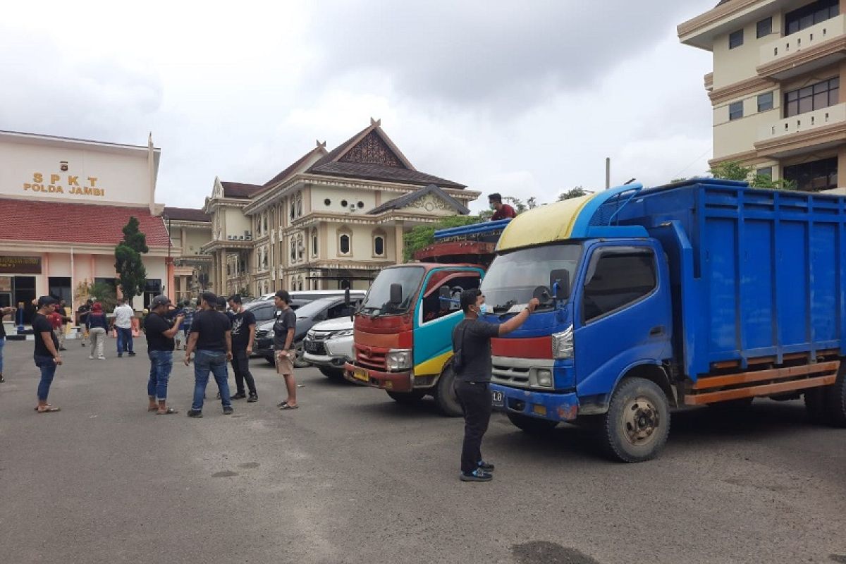 Resmob Polda Jambi gagalkan pengiriman 12 ton minyak mentah ke Sumatera Selatan