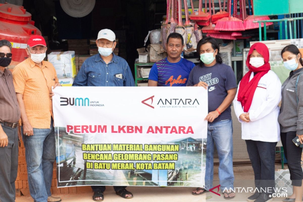 LKBN ANTARA Kepri bantu warga korban gelombang pasang di Batam