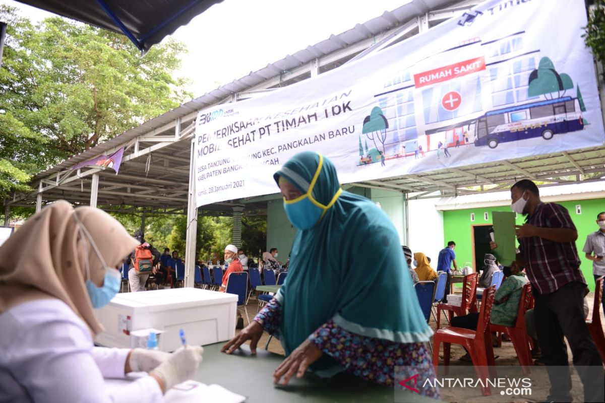 Puluhan Lansia Desa Tanjung Gunung Dapatkan Pelayanan Kesehatan Mobil Sehat PT Timah