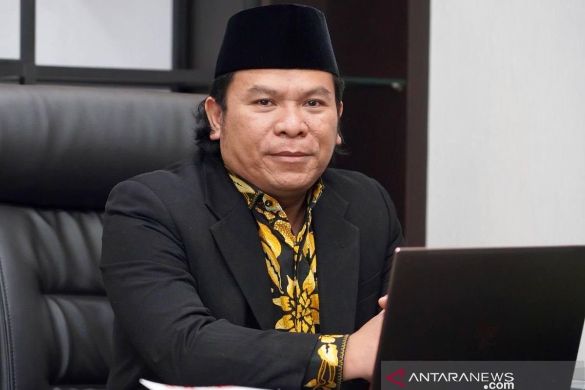 Anggota DPR sebut KPU perlu "tracking" status kewarganegaraan cakada