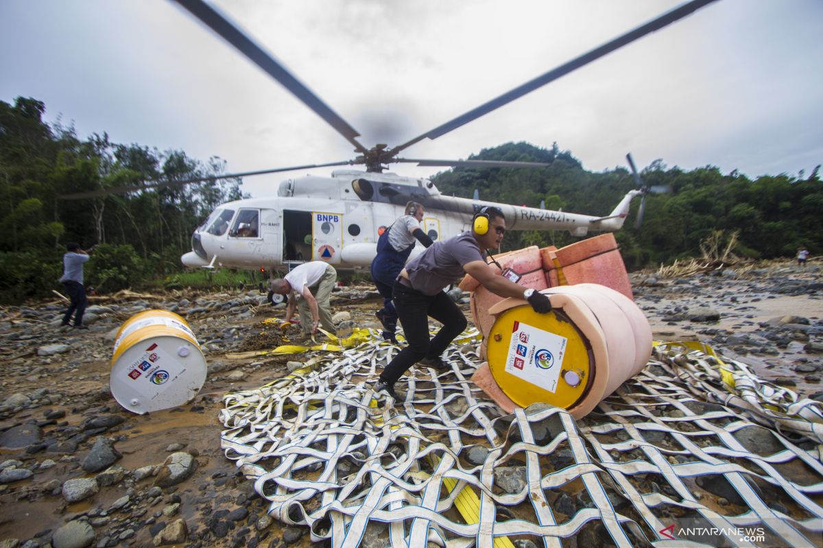 Pertamina uses chopper to distribute fuel to worst flooded area in Meratus