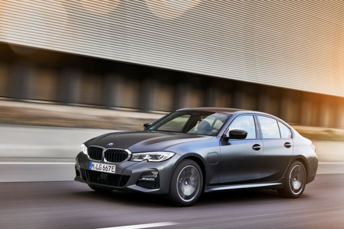 BMW Seri 5 dan 3 hybrid terbaru dirilis Maret