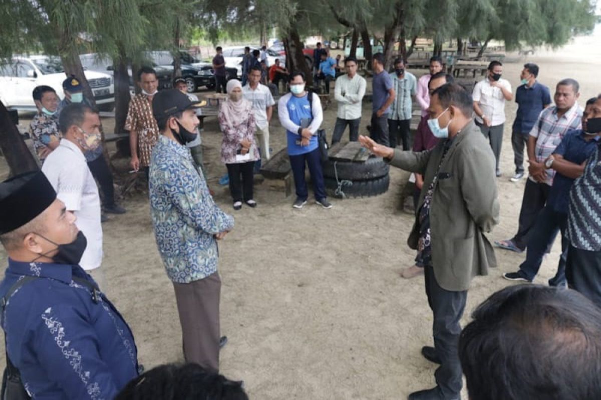 Bupati tinjau lokasi rencana pengembangan budi daya udang