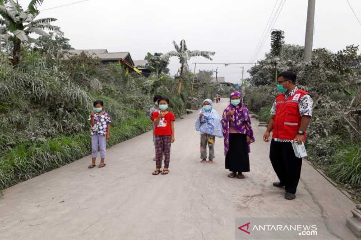 BPBD Boyolali bersihkan jalan desa dari abu Merapi