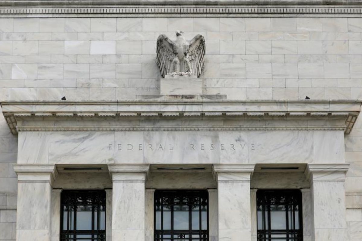 Fed masih dalam mode melawan krisis saat pemulihan tampak melambat