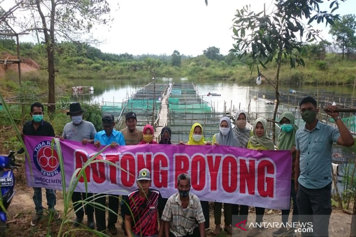 Indocement bina petambak ikan manfaatkan lubang bekas tambang