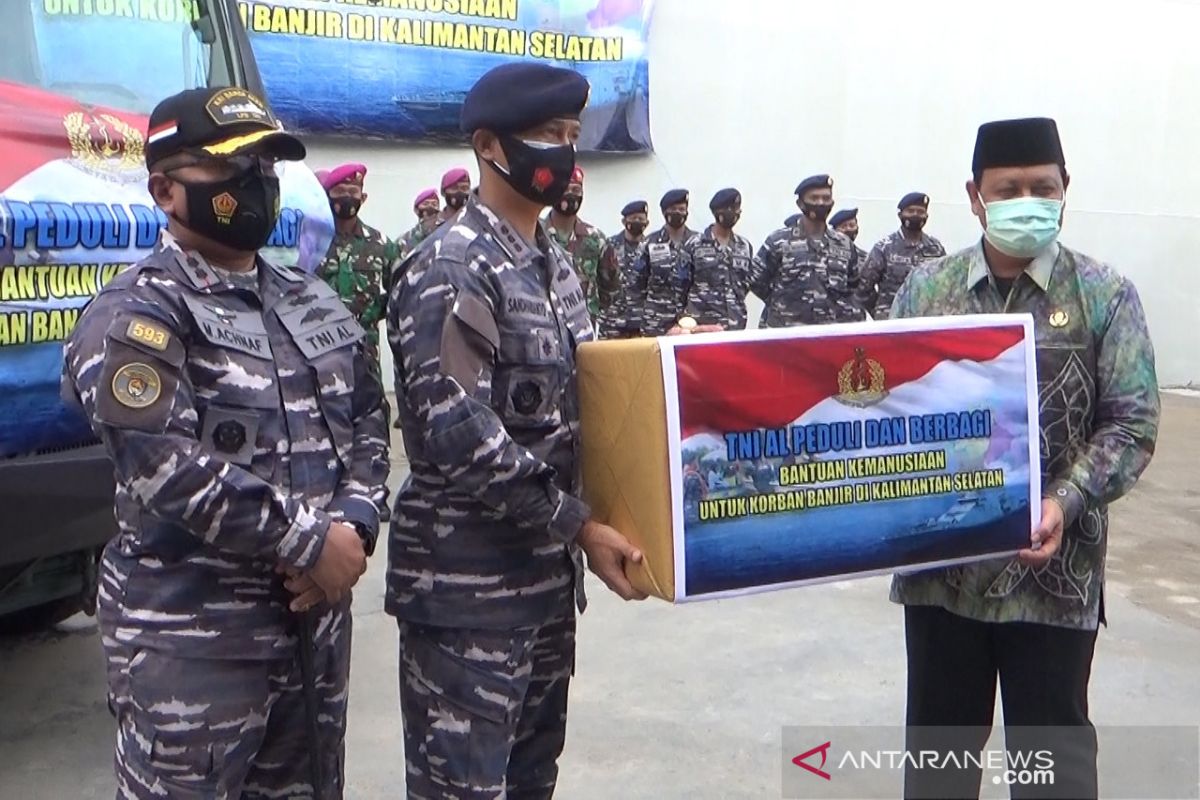 TNI AL kirimkan dua armada dapur lapangan tangani korban banjir Kalsel