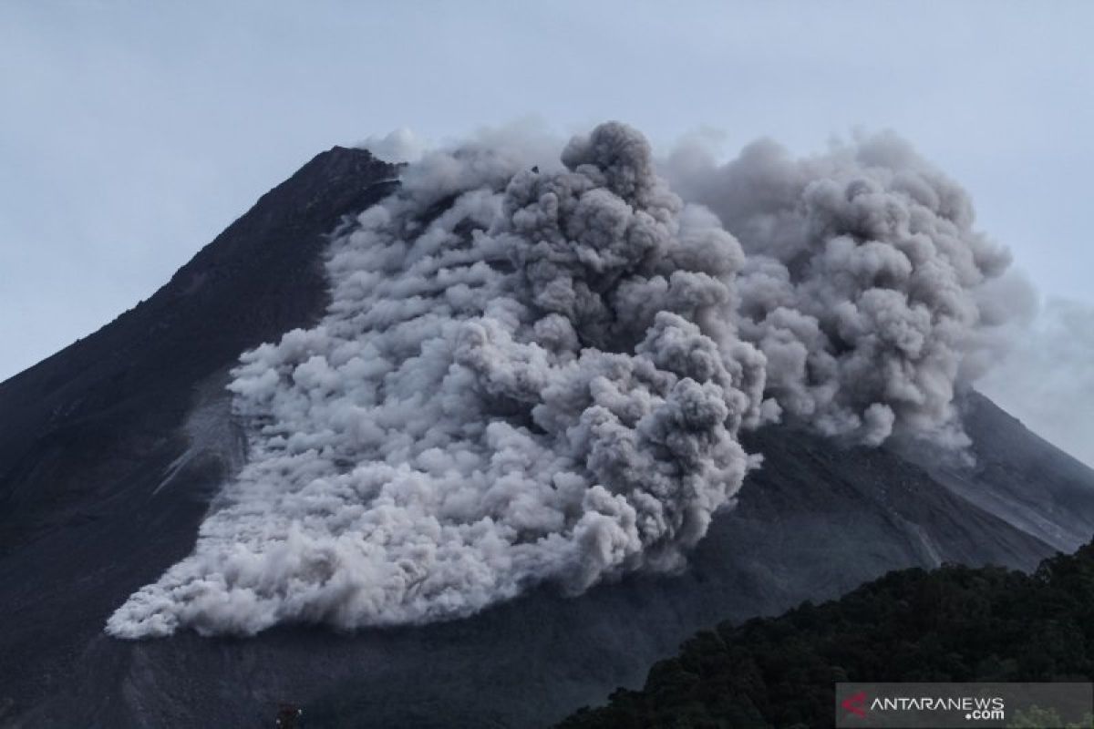 Gunung Merapi kembali luncurkan awan panas guguran hingga sejauh 2 km