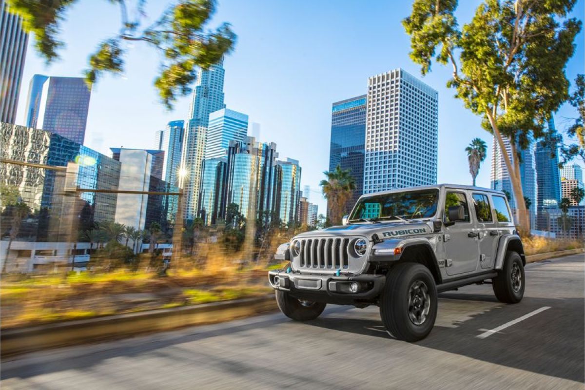 Ternyata ini alasan distributor tak buru-buru bawa Jeep hybrid ke Indonesia