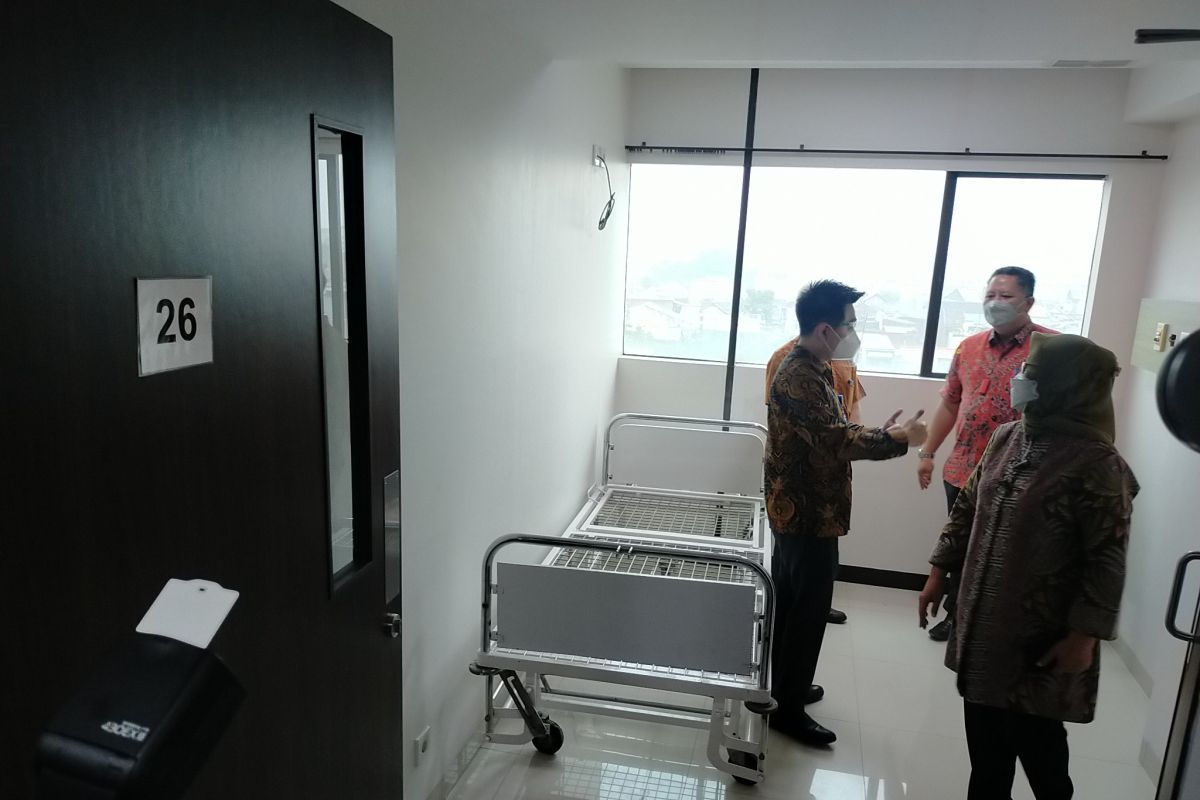 Rumah sakit khusus pasien COVID-19 disiapkan di perbatasan Kota Surabaya