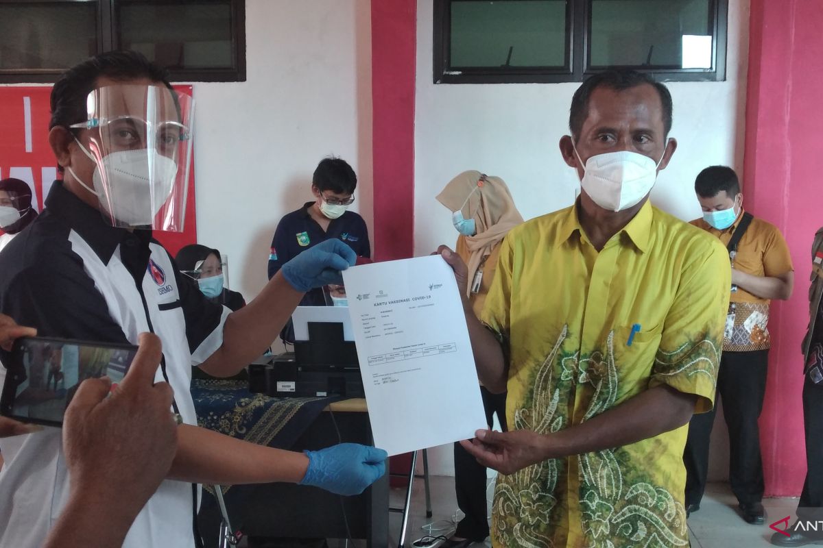 Do not afraid of COVID-19 vaccine: Tanah Laut Regent