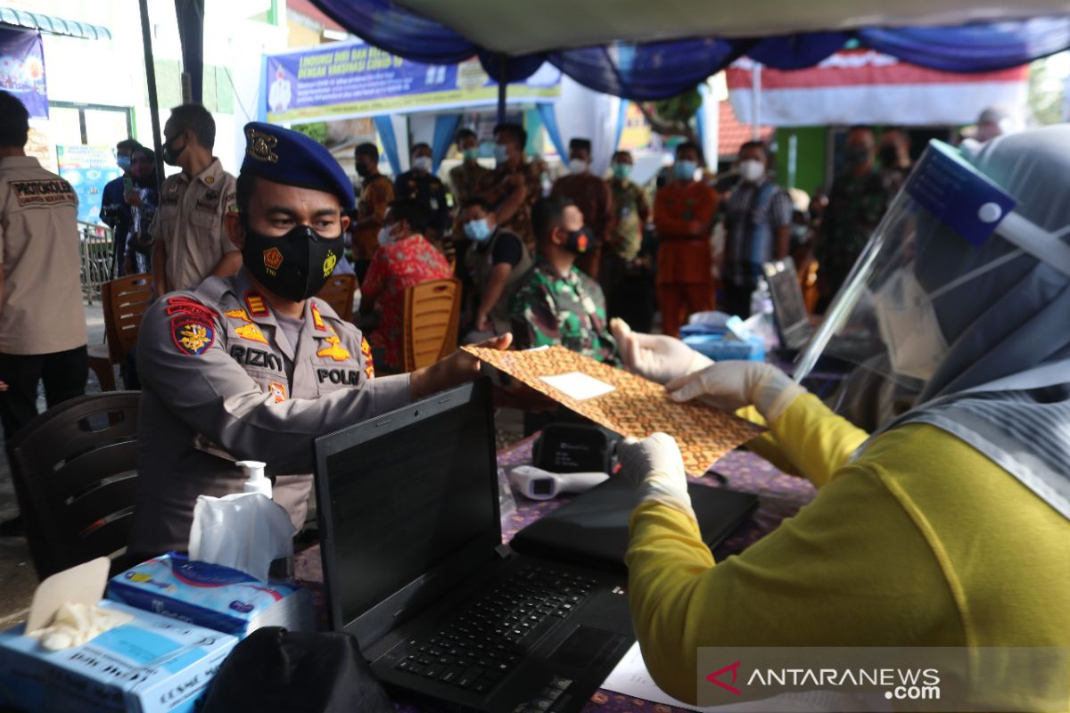 Pelaksanaan vaksinasi COVID-19 tahap pertama di Inhil berjalan lancar