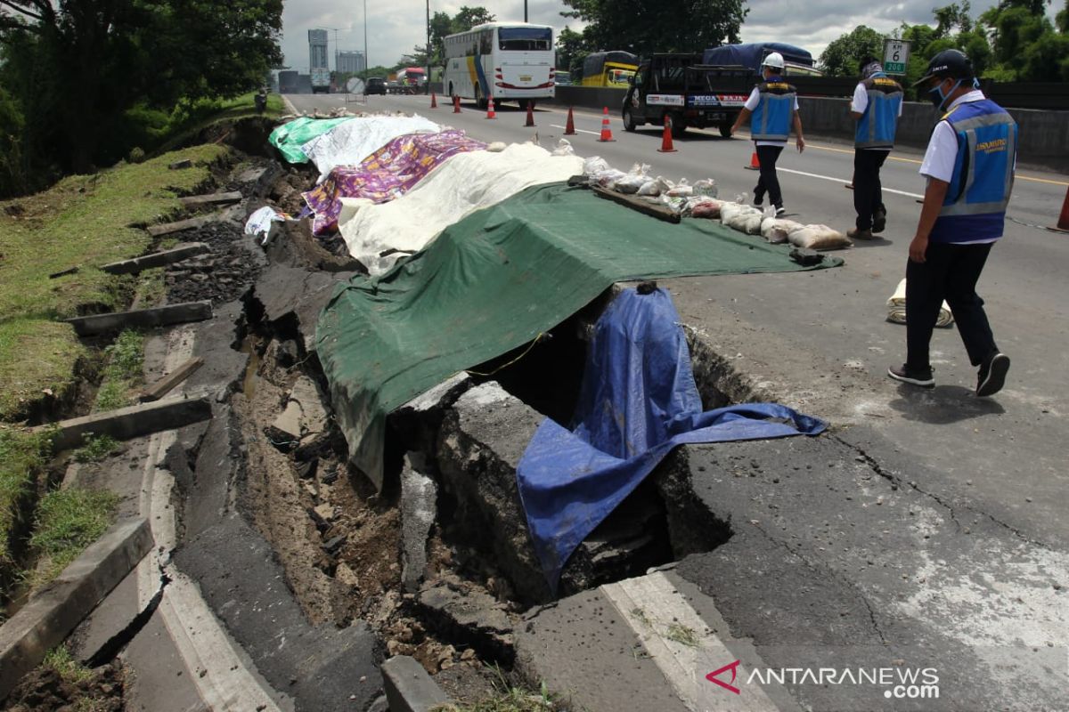 Tim ITS pastikan timbunan longsor di Tol Surabaya-Gempol aman dilalui kendaraan