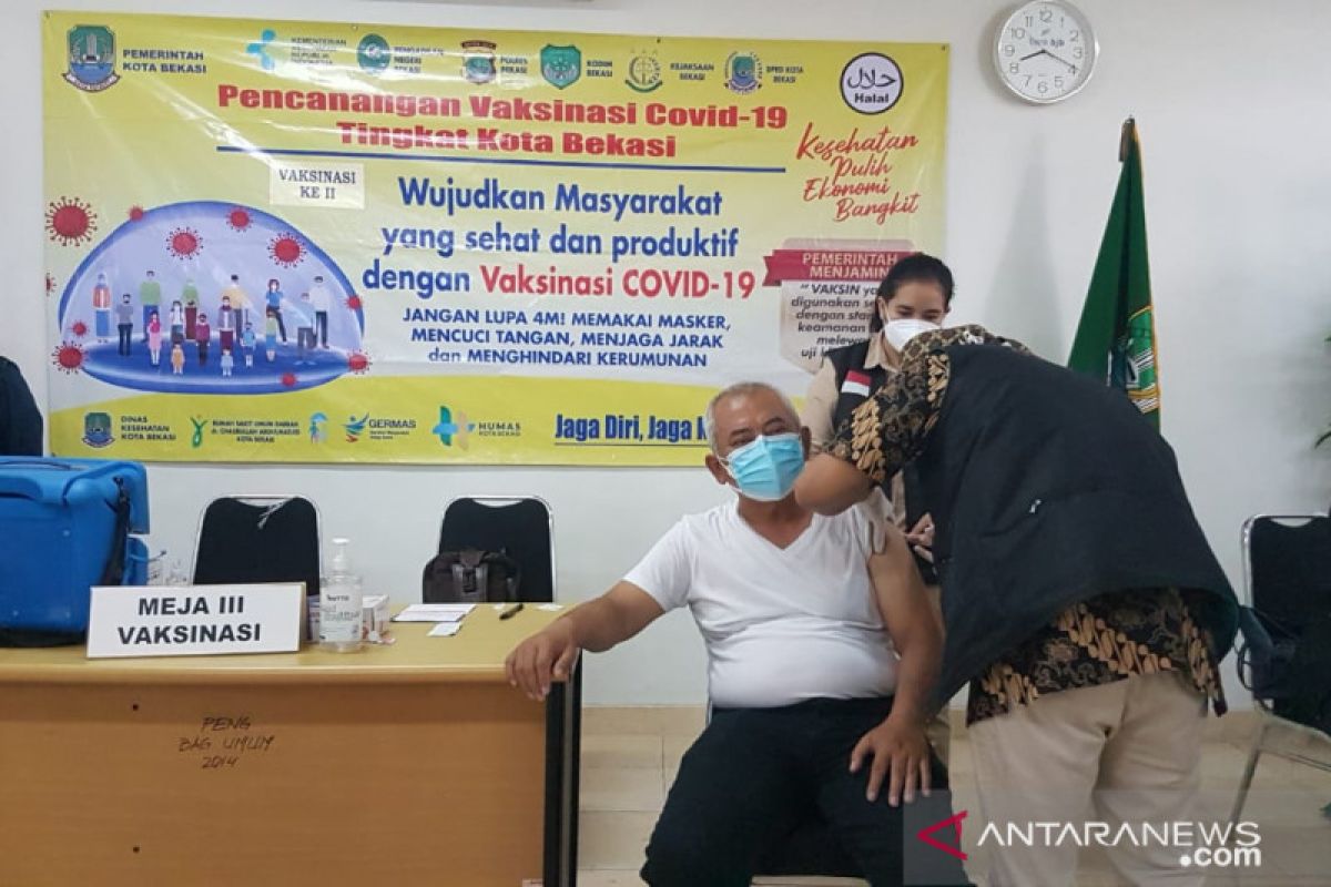 Wali Kota Bekasi terima suntik vaksin COVID-19 Sinovac dosis kedua