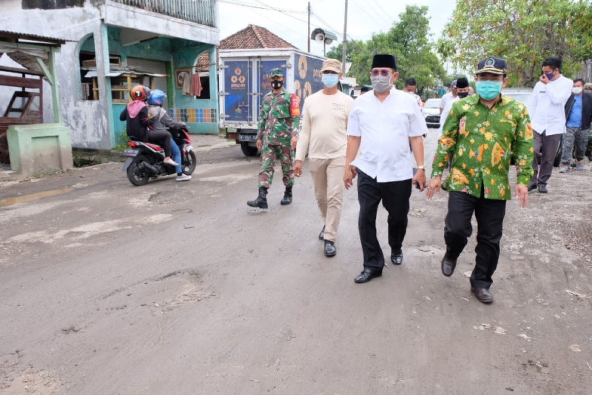 Pemkab Sidoarjo genjot perbaikan jalan rusak wilayah pesisir