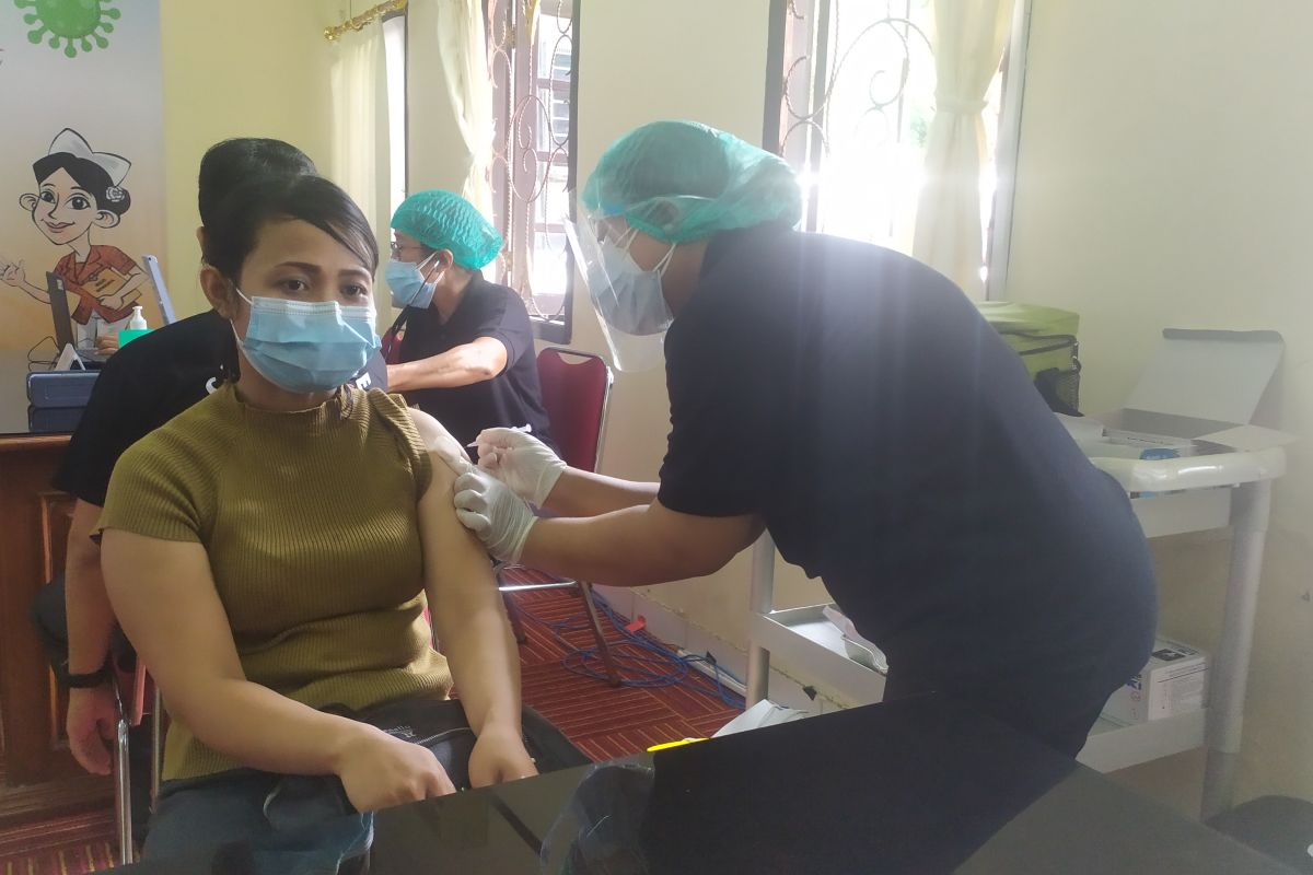 Ratusan personel TNI di Bali jalani vaksinasi COVID-19 tahap dua
