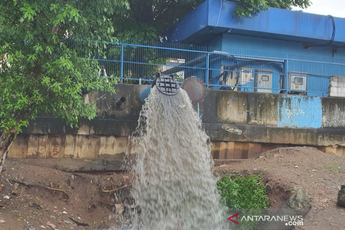 Sudin SDA Jakbar perbaiki empat pompa stasioner  antisipasi genangan