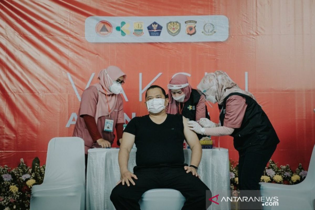Pemkab Karawang mulai lakukan vaksinasi tahap pertama