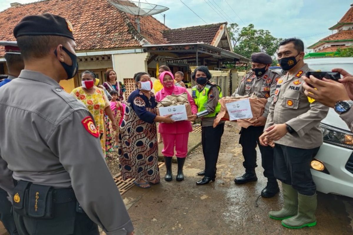 Bhayangkari Polresta Pekalongan gelar Gerakan Peduli Korban Banjir