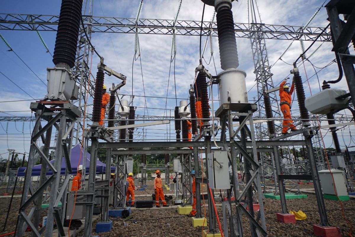 PLN NTB menambah SUTM untuk keandalan pelayanan bagi 1,58 juta pelanggan