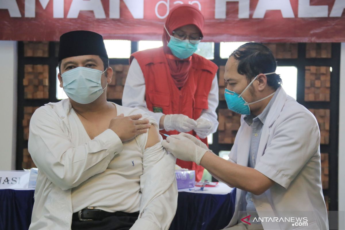 Wali Kota Tangerang Arief R. Wismansyah ikuti vaksinasi COVID-19 kedua