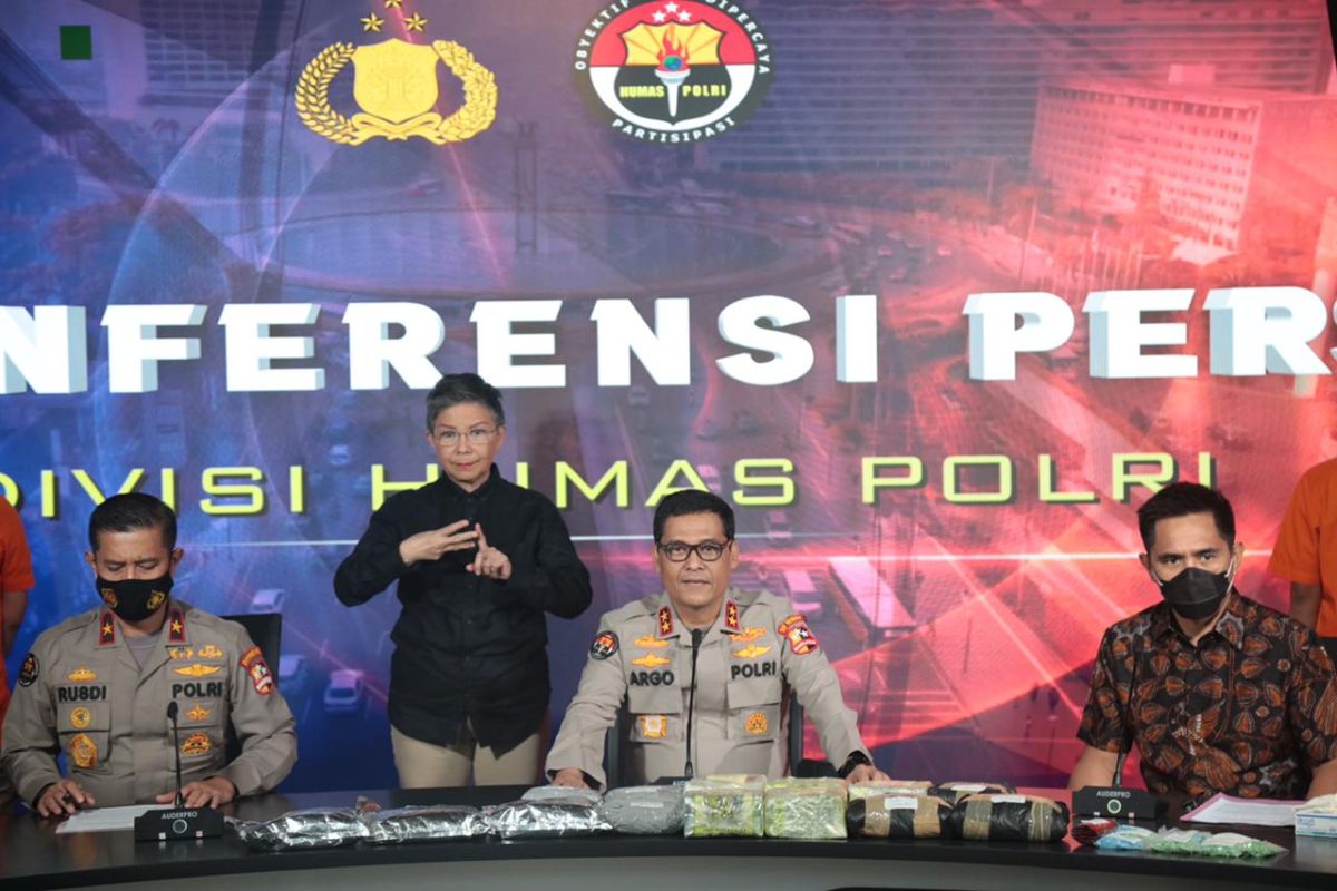 Konferensi pers Polri hadirkan juru bahasa isyarat untuk kaum difabel