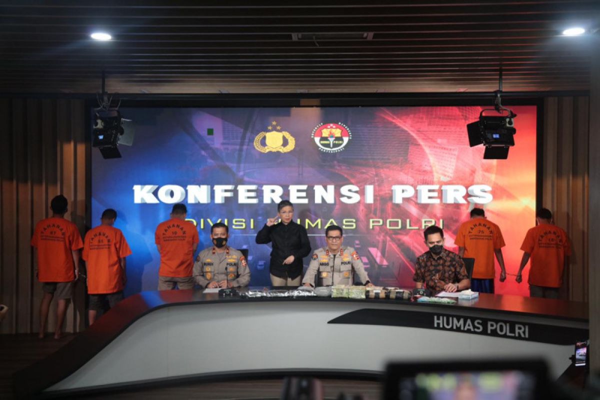 Polisi sita 8,2 kg sabu dan 21 ribu butir ekstasi asal Malaysia
