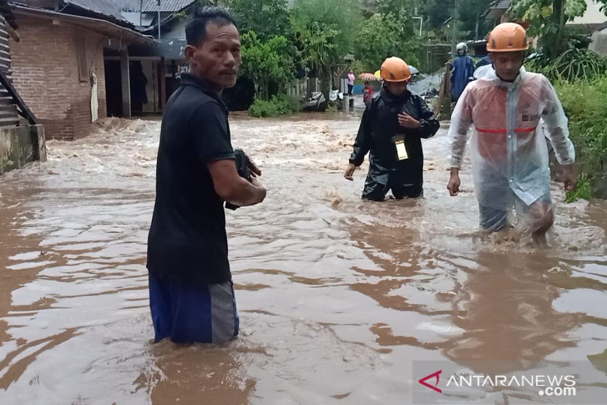 Floods swamp 13 villages in seven sub-districts in Jember