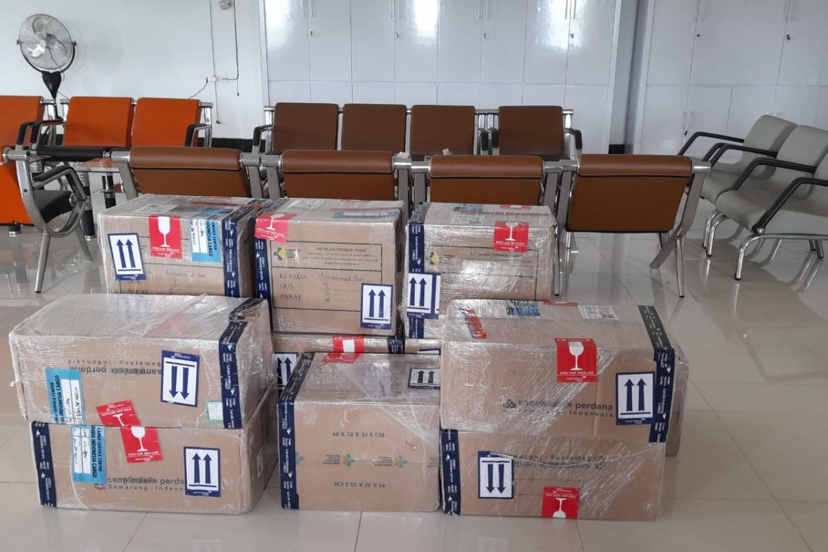 Anggota DPR serahkan obat-obatan korban banjir melalui puskesmas terminal Banjarmasin