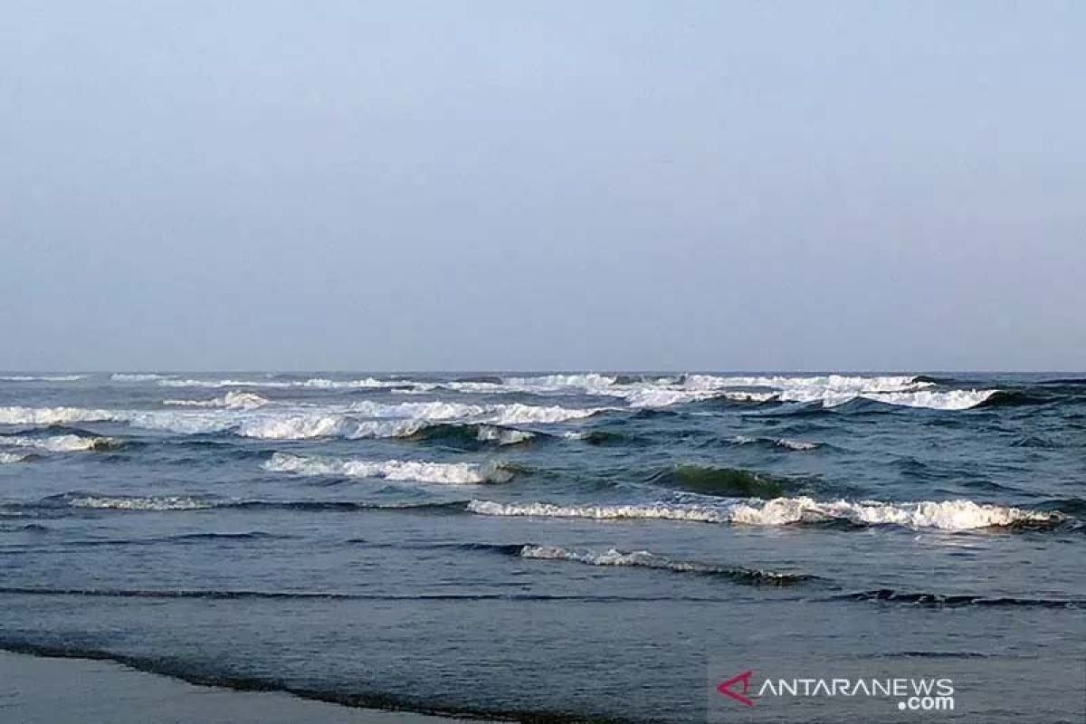 BMKG: Tinggi gelombang laut selatan Jabar-DIY mencapai 6 meter