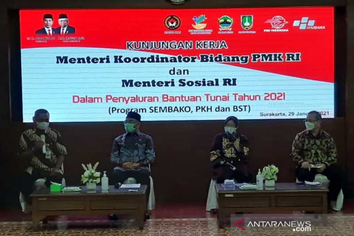 Menko PMK dan Mensos pantau penyaluran BST di Solo