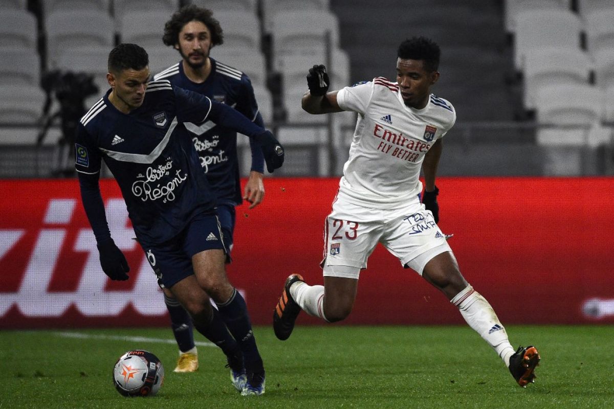 Lyon puncaki klasemen berkat kemenangan 2-1 atas Bordeaux