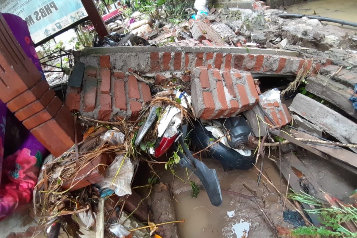BPBD Lombok Barat meminta pemprov bantu korban banjir di Sekotong