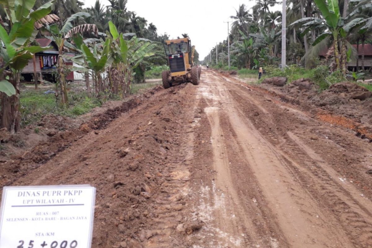 Pekerjaan jalan di Desa Kuala Keritang mulai dilaksanakan