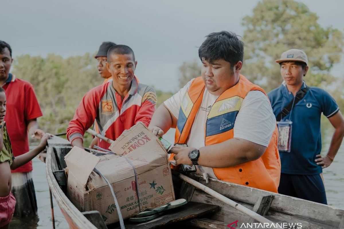 Tommy Kaganangan hibur warga terdampak banjir sekaligus salurkan bantuan