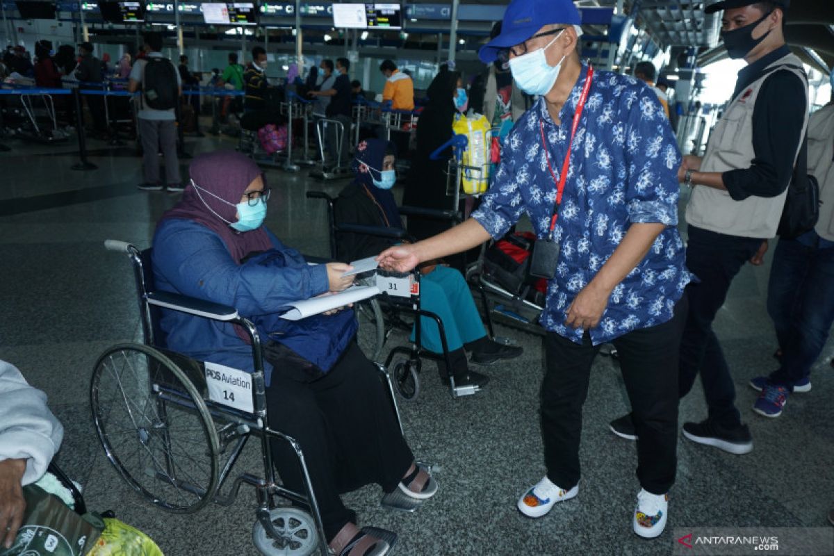 Sebanyak 166 pekerja migran Indonesia di Malaysia pulang ke Surabaya