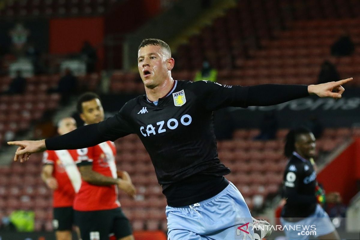 Gelandang Inggris Ross Barkley kembali berlabuh di Aston Villa