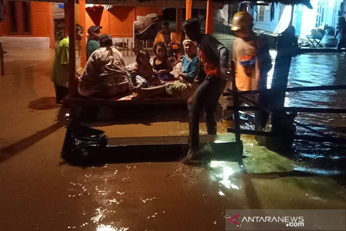 Banjir disertai lumpur menerjang kawasan Mandalika Lombok Tengah