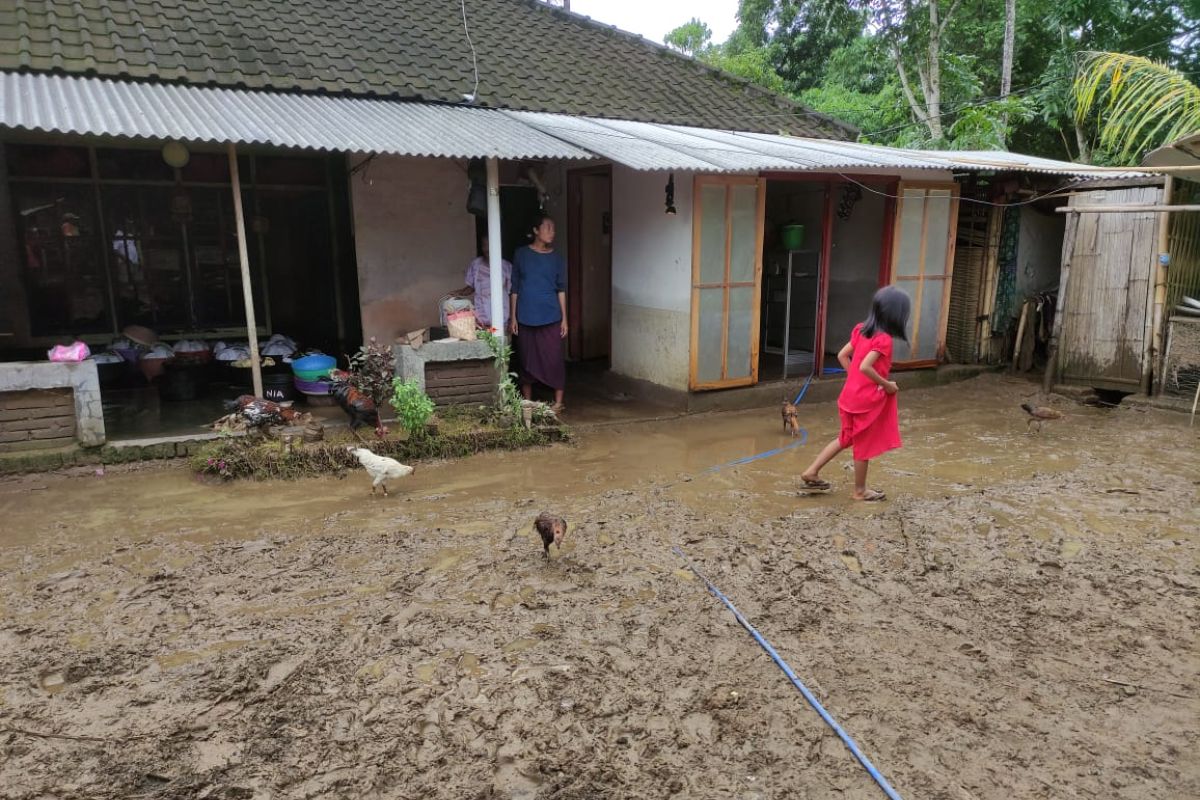 ACT mendistribusikan makanan siap santap untuk korban banjir di Lombok