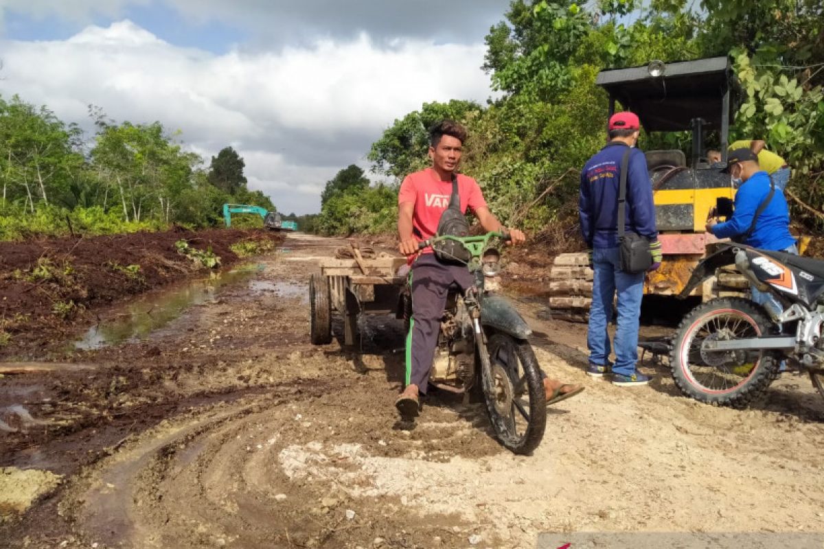 Dinas PU Meranti gesa pemeliharaan poros Desa Lukun - Sungai Tohor secara swakelola