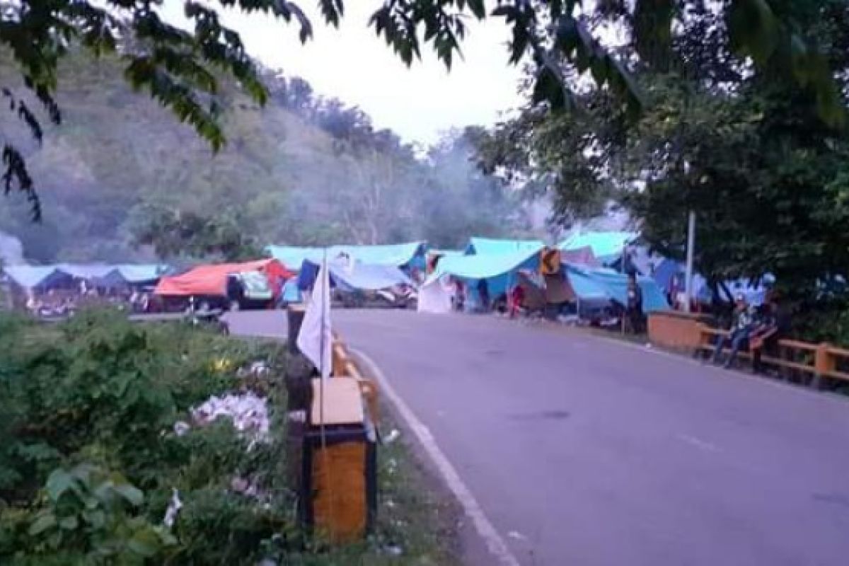 Trauma menghantui warga Mamuju kembali mengungsi akibat gempa susulan