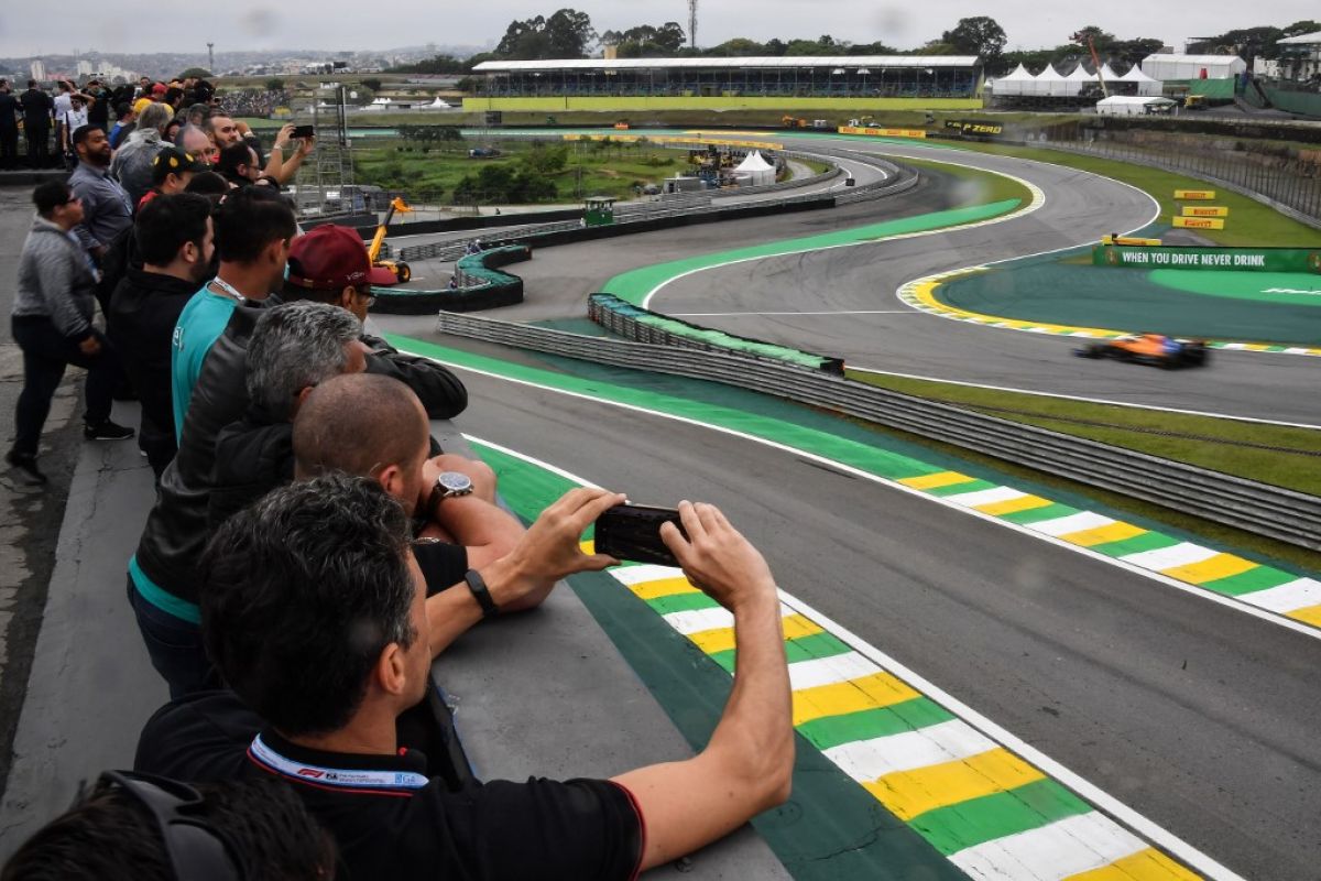 Kualifikasi GP Sao Paulo ditunda karena cuaca buruk