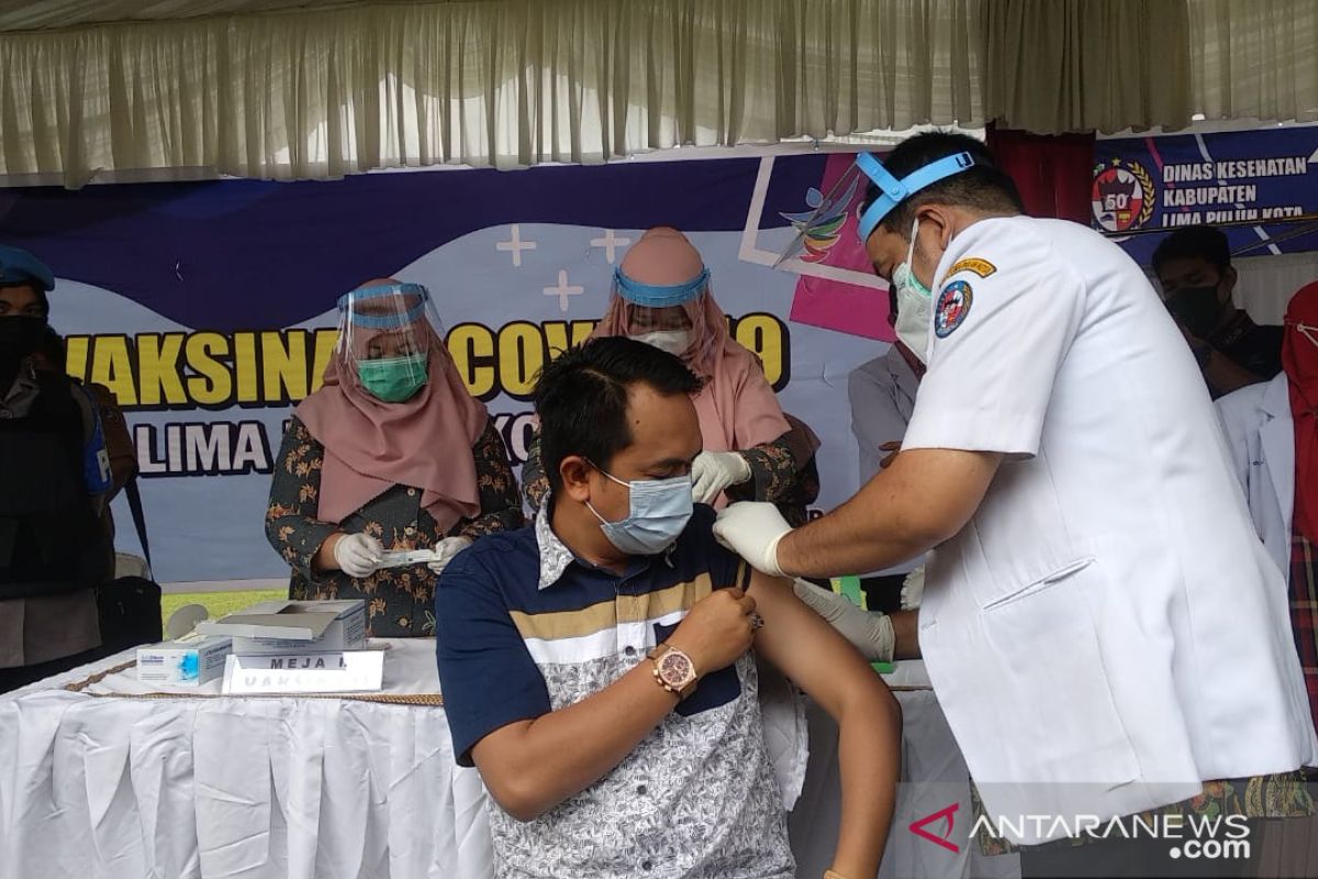 Dandim 0306 orang pertama yang disuntik pencanangan vaksinasi COVID-19 di Limapuluh Kota