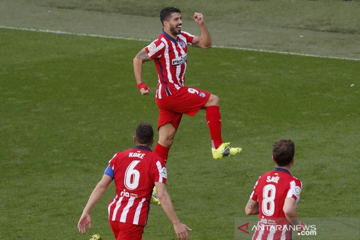 Dwigol Luis Suarez antar Atletico kian mencengkeram posisi puncak klasemen Liga Spanyol