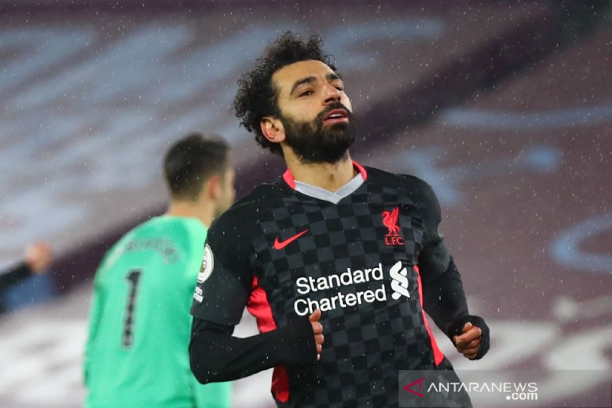 Salah pungkasi paceklik gol demi memimpin top skor Liga Inggris