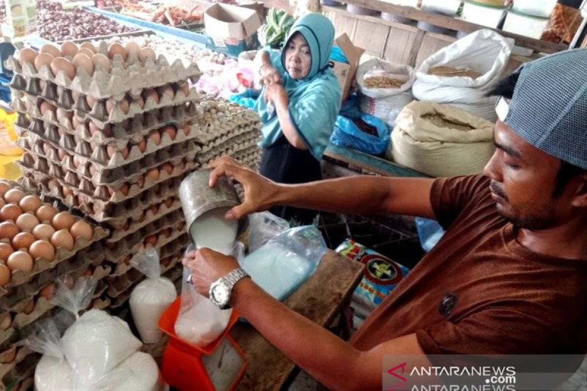 Harga telur ayam dan cabai merah menurun di Meulaboh, ini penyebabnya