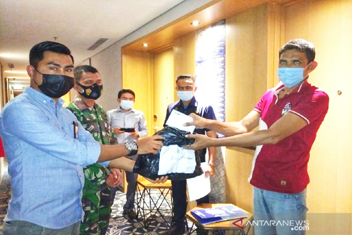 Pemerintah Aceh serahkan bantuan kepada 28 nelayan Aceh yang dibebaskan India