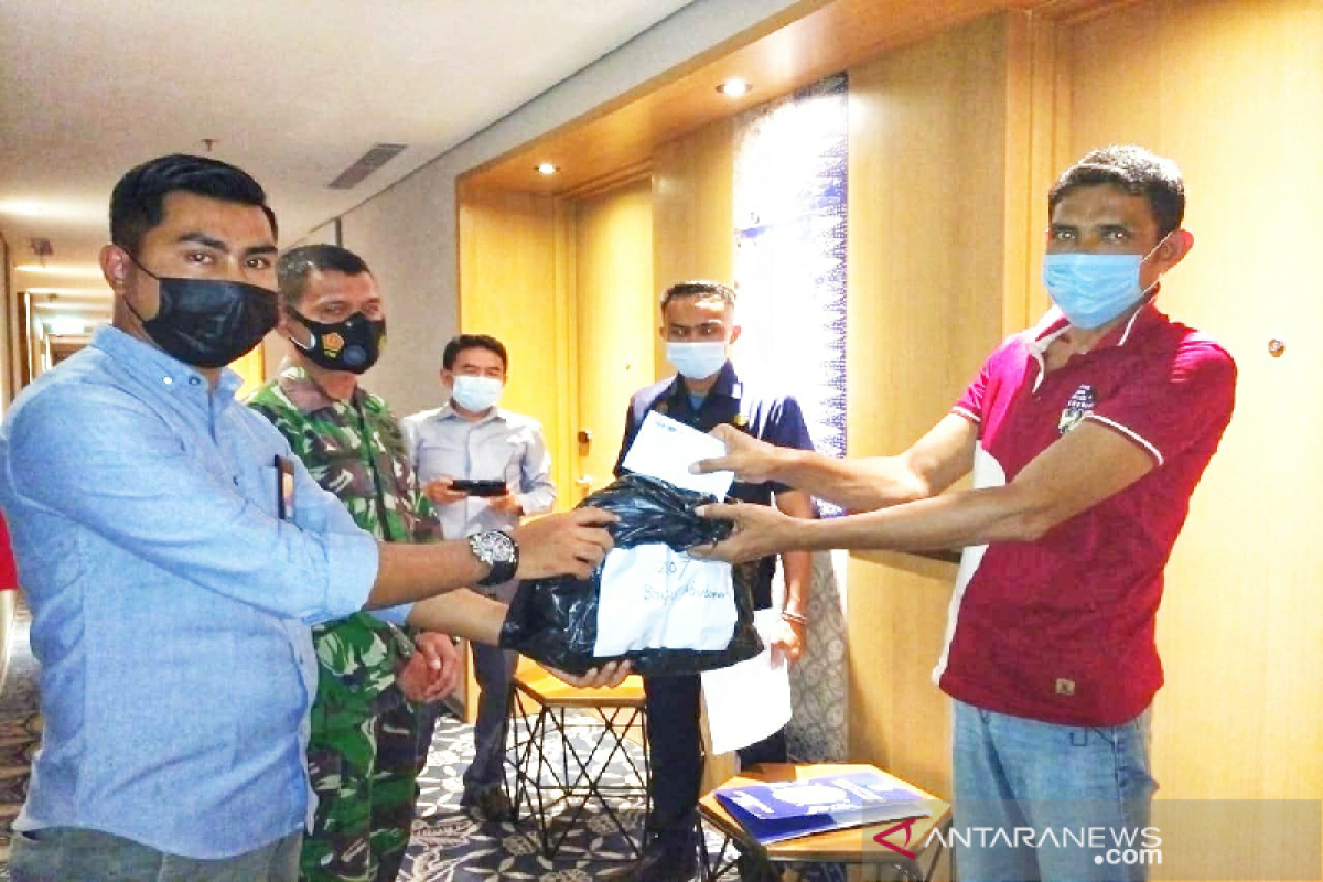 Aceh provides essentials to 28 fishermen quarantined in Jakarta