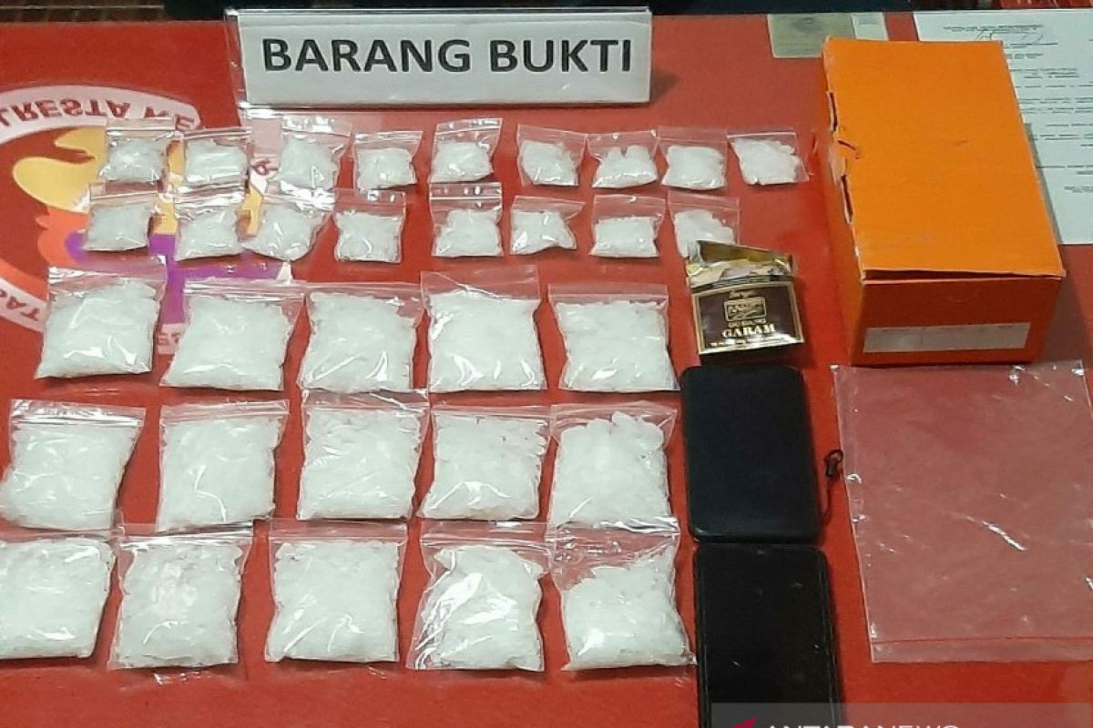 Aksi penjual sabu dengan sistem 'tempel' terungkap, sekilo narkoba disita