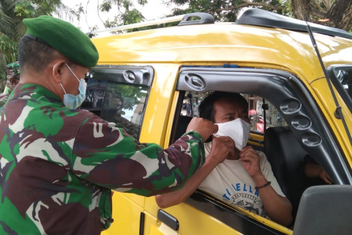 Army personnel in West Papua's Sorong launch mask-wearing campaign